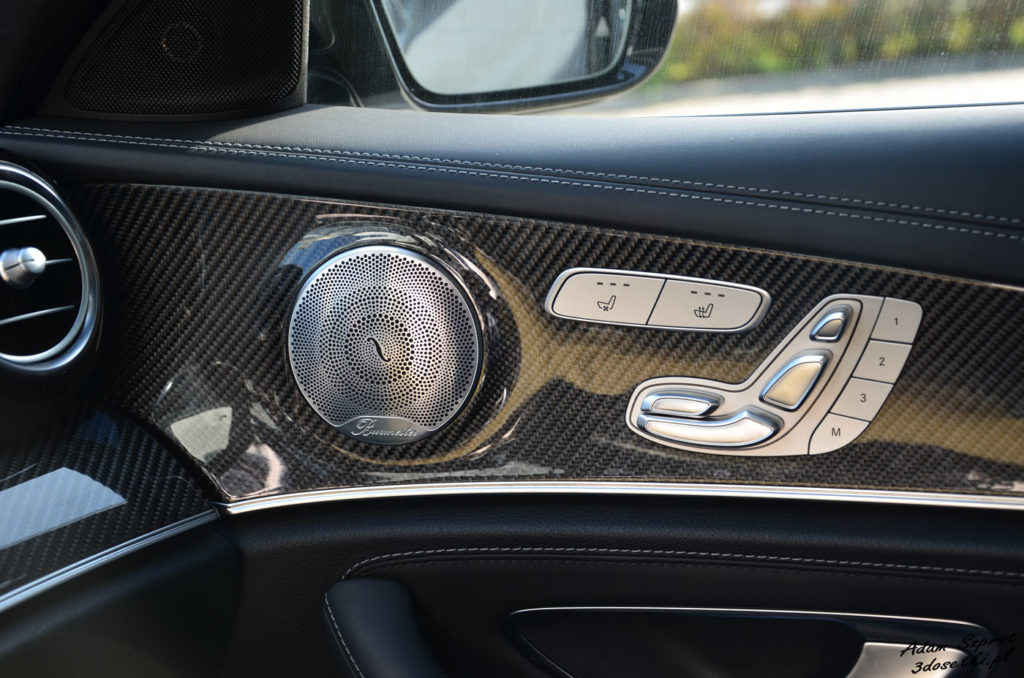 Szczegóły wnętrza Mercedes-AMG E63 S - blog motoryzacyjny