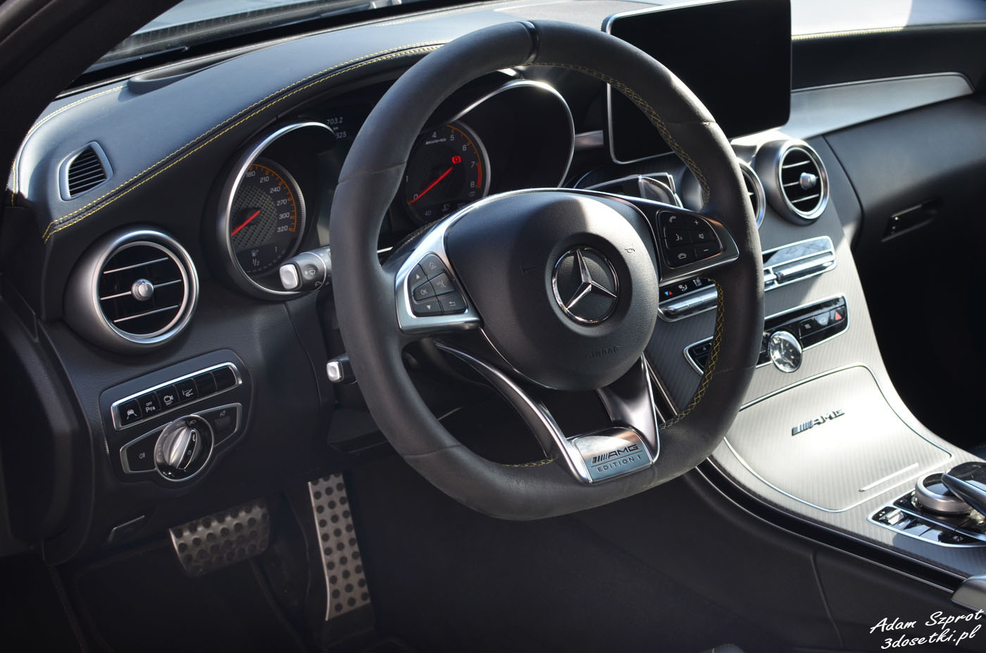 Wnętrze i kierownica Mercedes-AMG C 63 S Coupé Edition 1