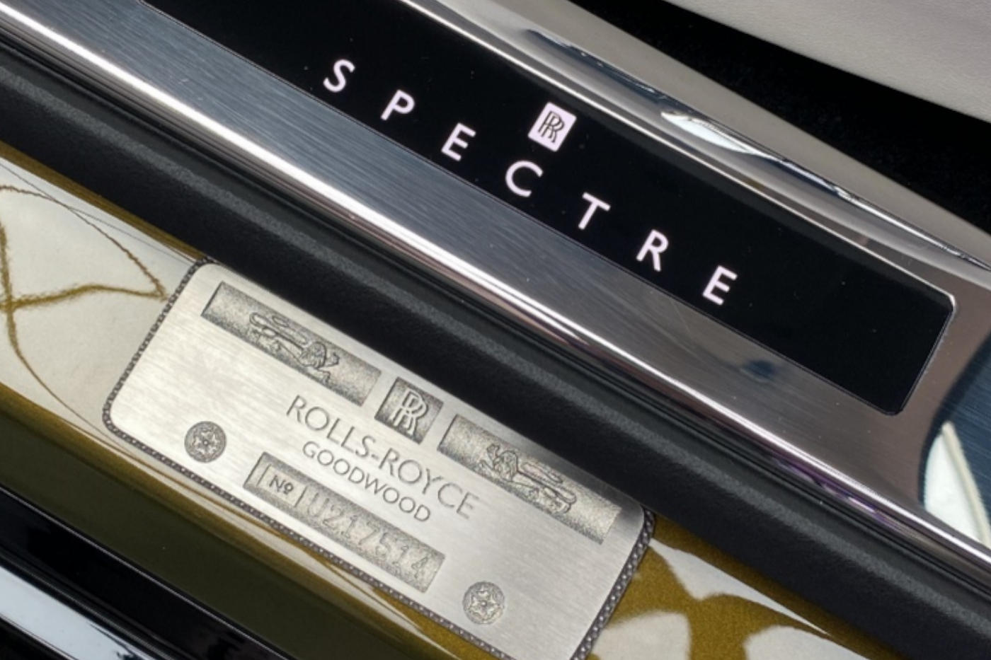 Rolls Royce Spectre logo